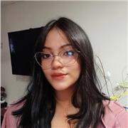 Enseño los principios de la lengua inglesa, utilizando diferentes métodos para impartir mis conocimientos con éxito